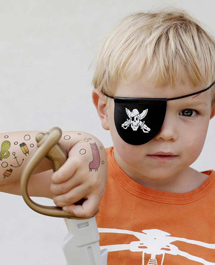 The Graphic Society: Young & Smitten